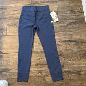 Vuori Daily Legging. French Blue. Medium. NWT